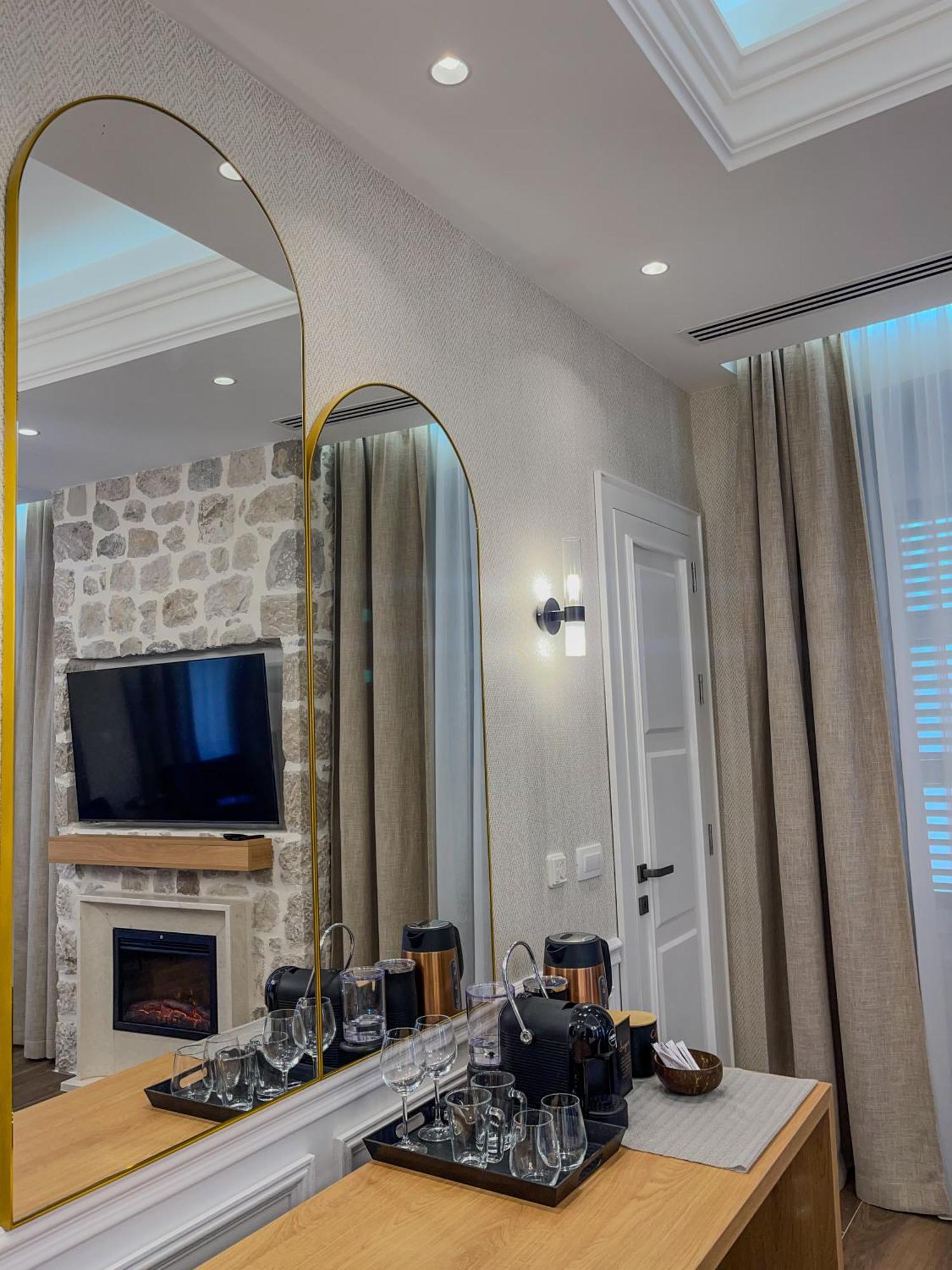 Hive Luxury Suites By Mn Property Kotor Exterior photo